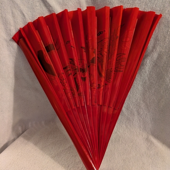 Vibrant Red Handheld Fan with Dragon Design - Picture 8 of 14